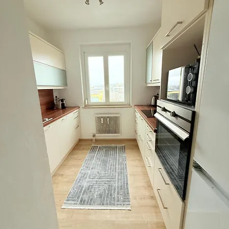 Apartment 3-zimmerwohnung & 3 Min Zur Strassenbahn Leonding